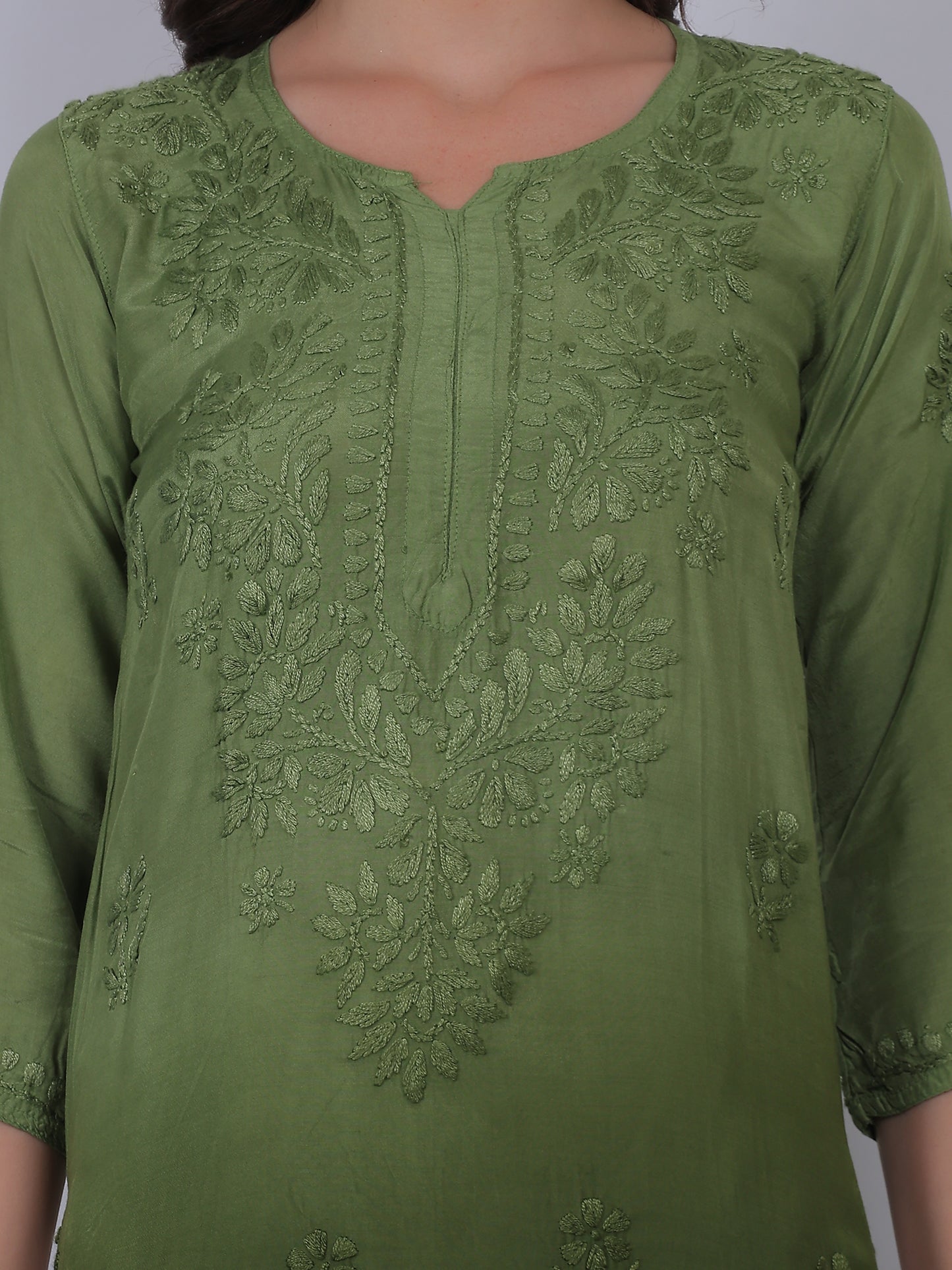 ആഡംബര സിയാൻ ചിക്കൻകാരി കുർത്തി ഹാൻഡ് എംബ്രോയ്ഡറി മസ്ലിൻ ഫാബ്രിക്ക്, മുഗളായി, ലഖ്നവി മോട്ടിഫുകൾ - ബോളിവുഡ്-റെഡി പരമ്പരാഗത ചാരുത