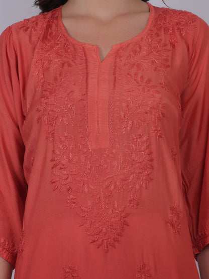 ആഡംബര സിയാൻ ചിക്കൻകാരി കുർത്തി ഹാൻഡ് എംബ്രോയ്ഡറി മസ്ലിൻ ഫാബ്രിക്ക്, മുഗളായി, ലഖ്നവി മോട്ടിഫുകൾ - ബോളിവുഡ്-റെഡി പരമ്പരാഗത ചാരുത