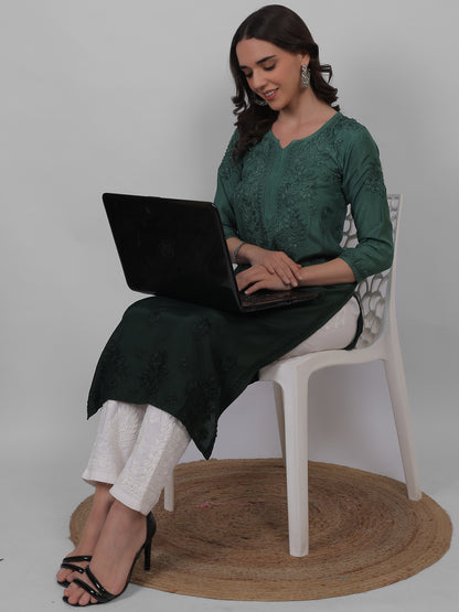 ആഡംബര സിയാൻ ചിക്കൻകാരി കുർത്തി ഹാൻഡ് എംബ്രോയ്ഡറി മസ്ലിൻ ഫാബ്രിക്ക്, മുഗളായി, ലഖ്നവി മോട്ടിഫുകൾ - ബോളിവുഡ്-റെഡി പരമ്പരാഗത ചാരുത