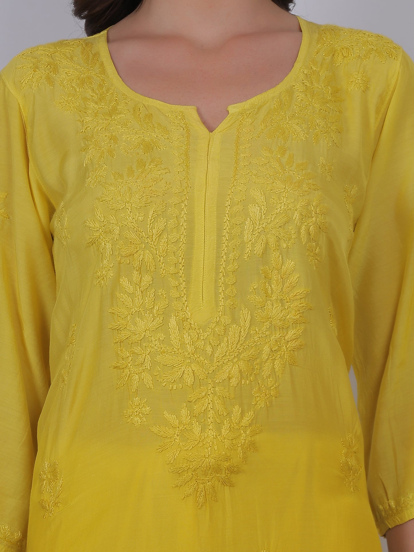 ആഡംബര സിയാൻ ചിക്കൻകാരി കുർത്തി ഹാൻഡ് എംബ്രോയ്ഡറി മസ്ലിൻ ഫാബ്രിക്ക്, മുഗളായി, ലഖ്നവി മോട്ടിഫുകൾ - ബോളിവുഡ്-റെഡി പരമ്പരാഗത ചാരുത